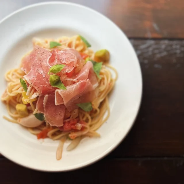 .
.
.
暖かくなってきたので始めました
.
.
【　生ハムとトマトとバジルの冷製パスタ　】
.
.
.
#仙台café #仙台ランチ#仙台ディナー 
.
.
.
.